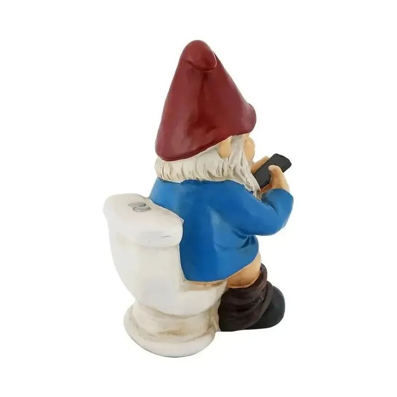 Gnomo no Vaso Sanitário para Decoração Divertida